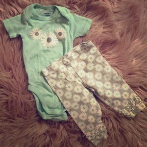 NWOT Girls Gerber 0-3 month set